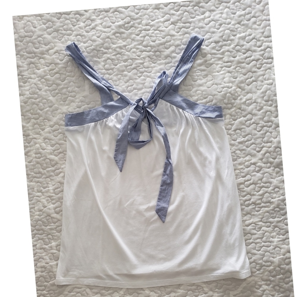 GAP white blue pinstripe trim top